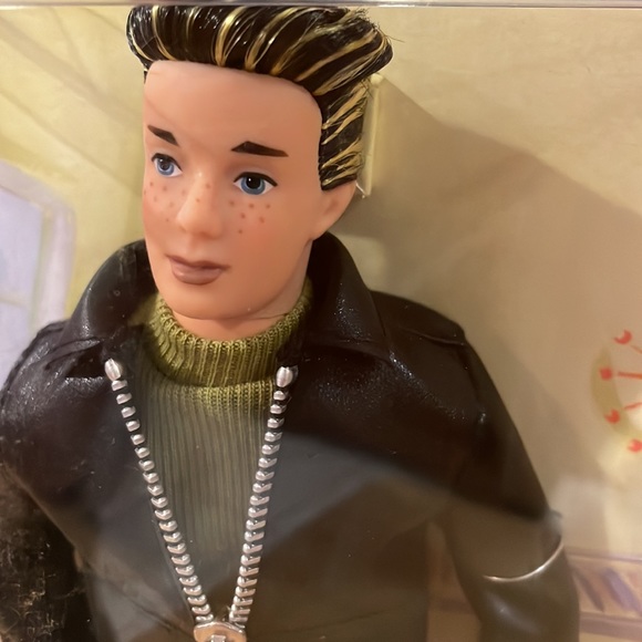 NRFB 2003 MODERN CIRCLE KEN AS ART DIRECTOR. Certificate of Authenticity Unique! - Picture 2 of 6